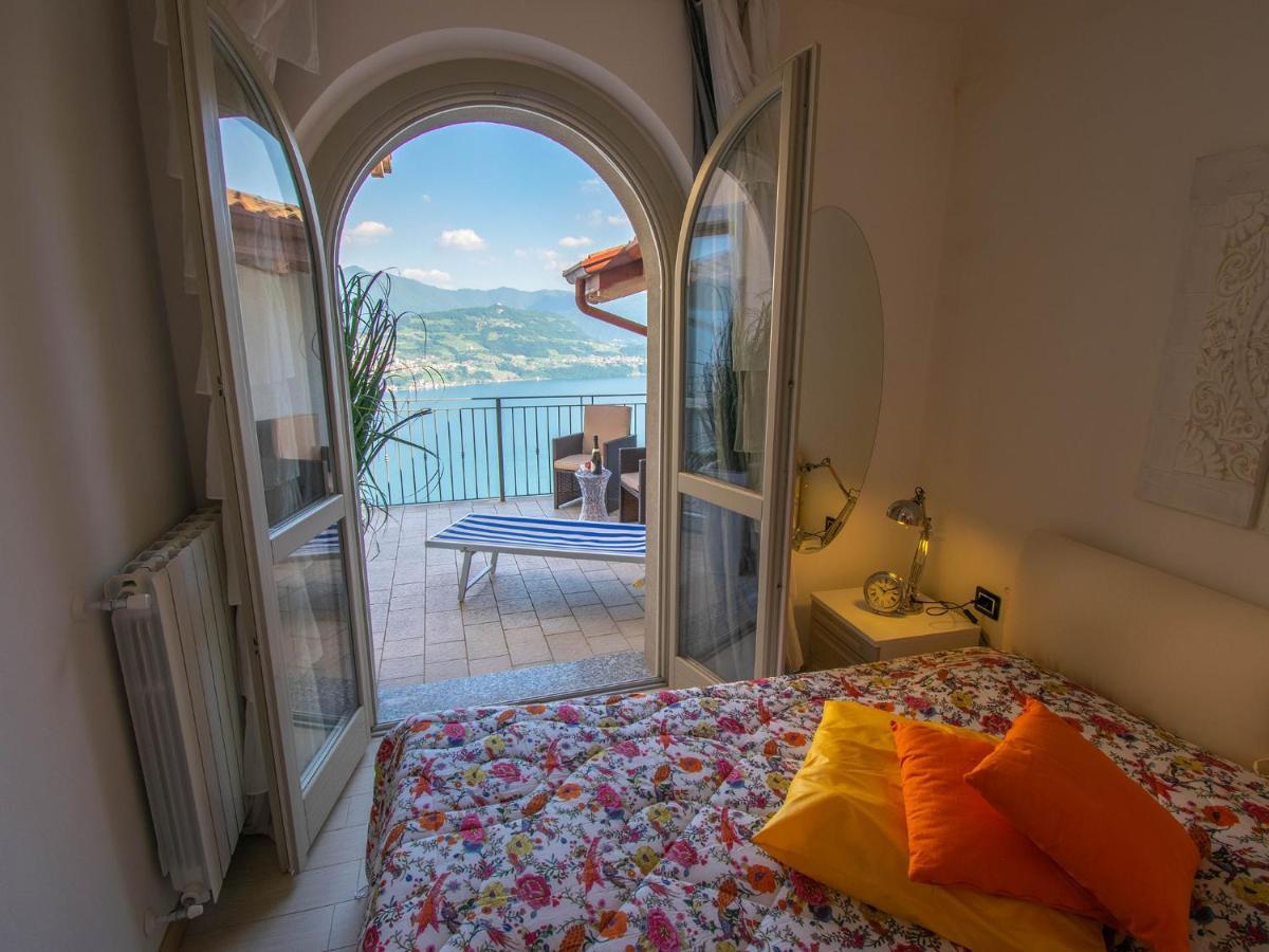 Cherubino - Stunning Lake View With Swimming Pool Parzanica Exteriör bild