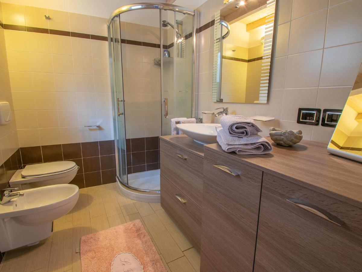 Cherubino - Stunning Lake View With Swimming Pool Parzanica Exteriör bild