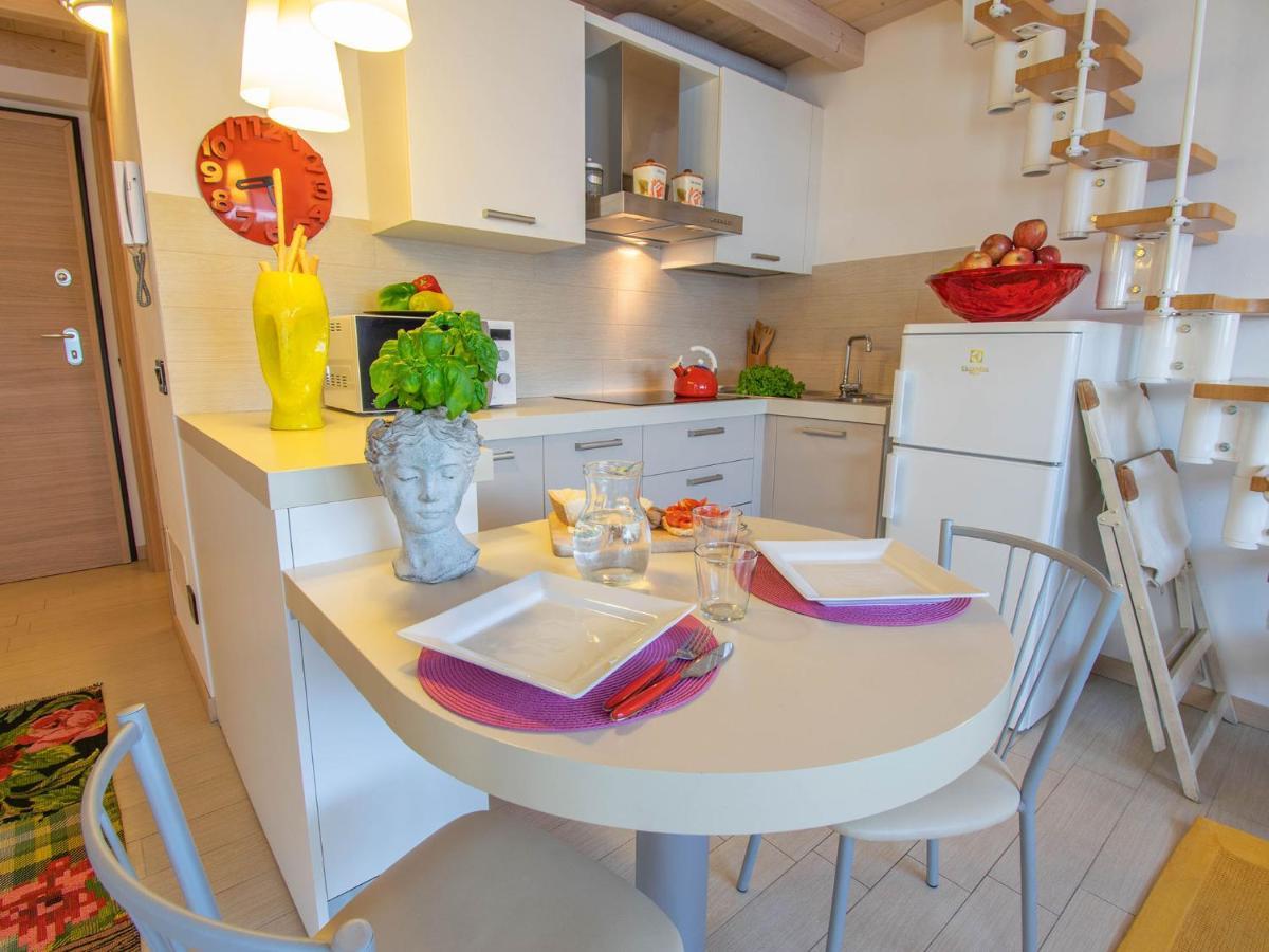 Cherubino - Stunning Lake View With Swimming Pool Parzanica Exteriör bild