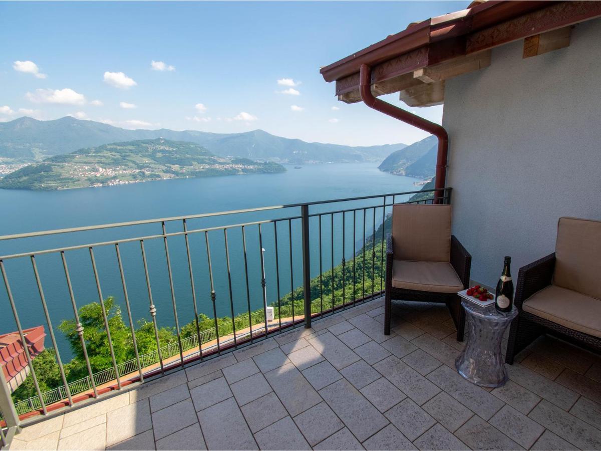 Cherubino - Stunning Lake View With Swimming Pool Parzanica Exteriör bild