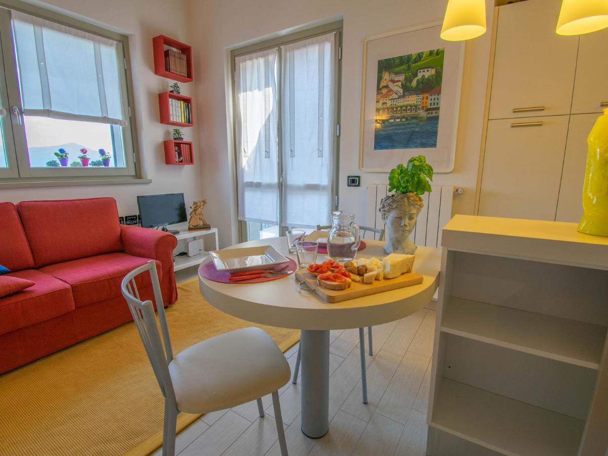 Cherubino - Stunning Lake View With Swimming Pool Parzanica Exteriör bild
